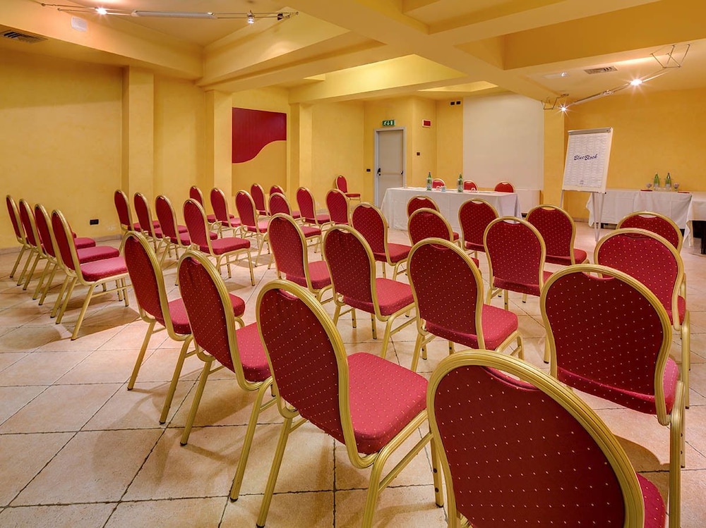 Art & Hotel Aeroporto 37/41