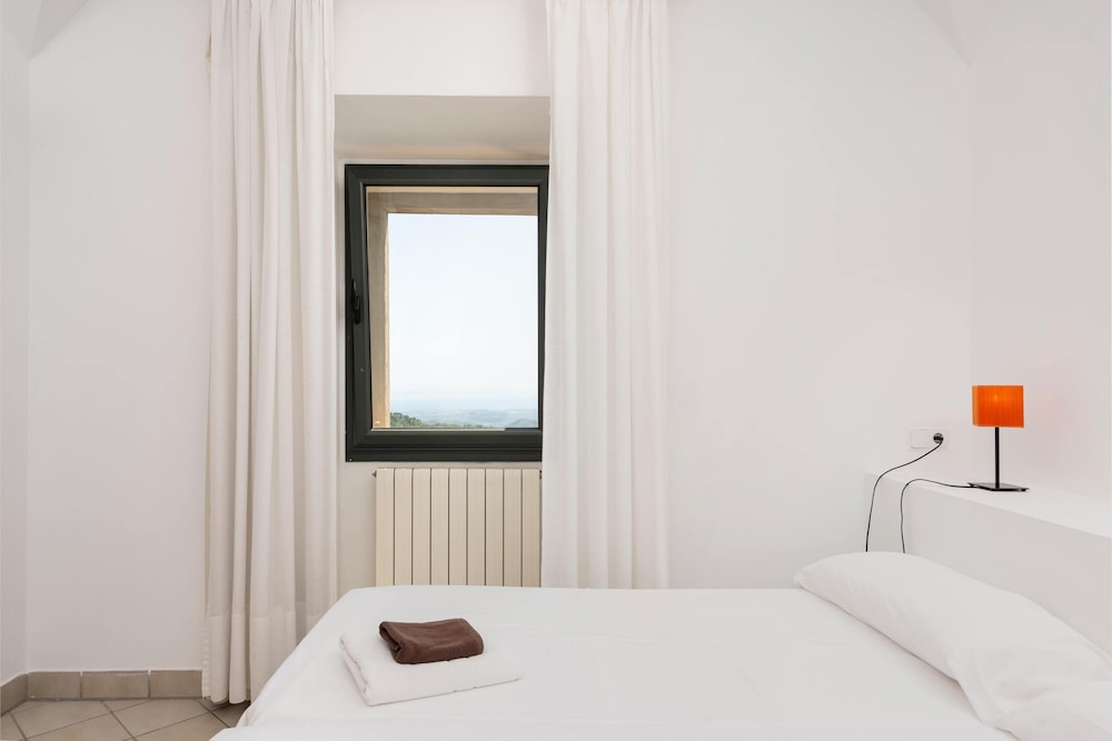 Petit Hotel Hostatgeria Sant Salvador 12/66