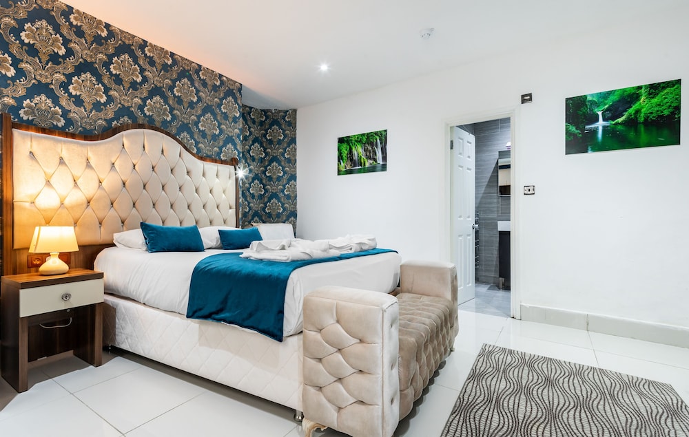 COMFORT, QUADRUPLE, PRIVATE BATHROOM