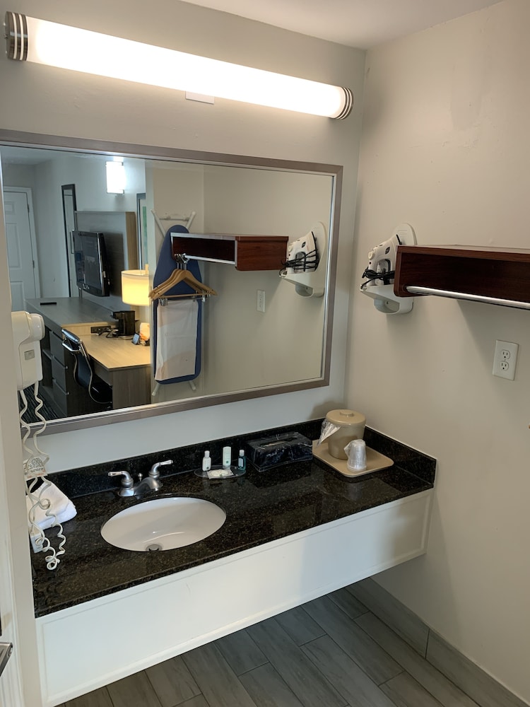 Quality Inn Gallatin-Nashville Metro 22/33