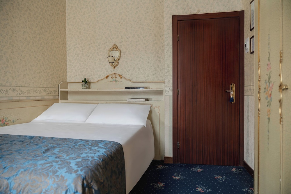 Hotel Montecarlo 25/50