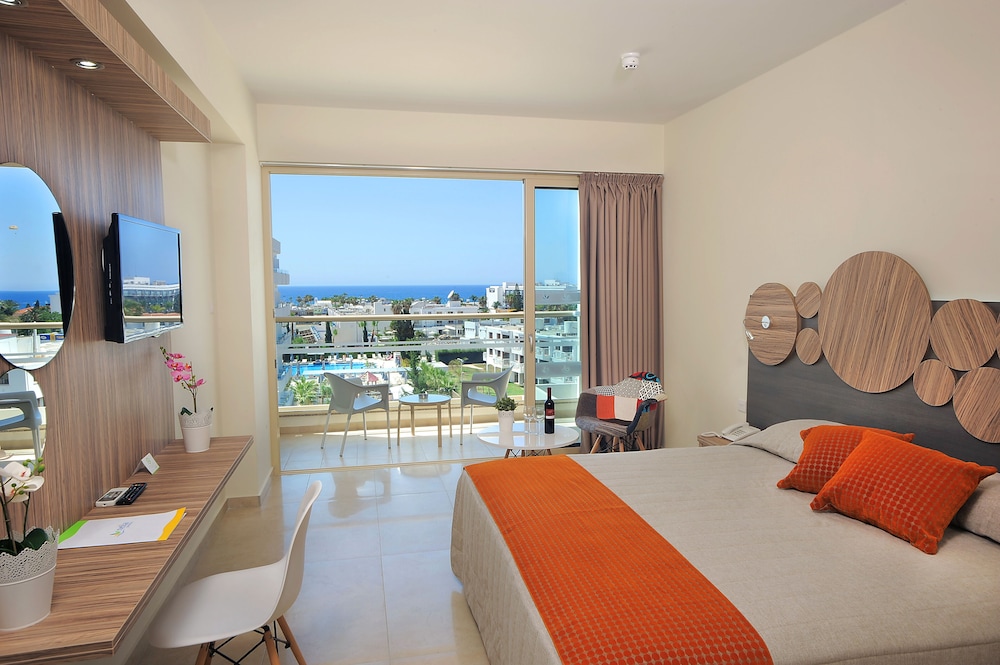 ROOM, TWIN BEDS, SEA VIEW