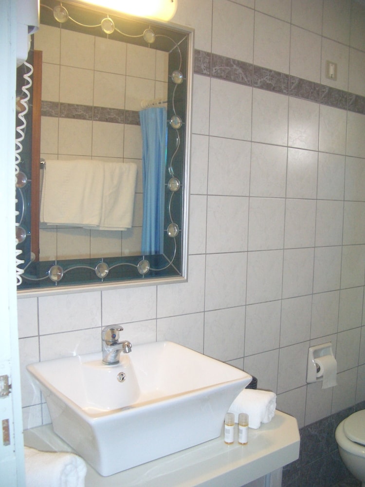 Voula Hotel 30/74