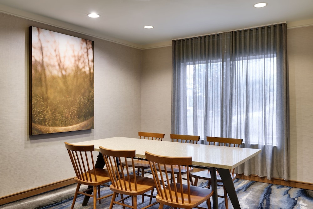 Fairfield Inn Suites Albany 33/44