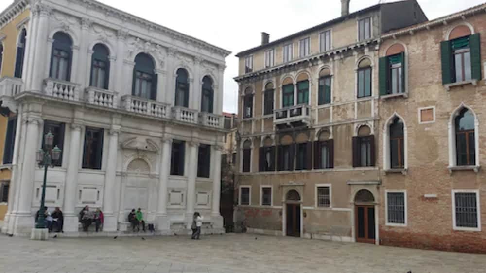 Friendly Venice Suites 35/48