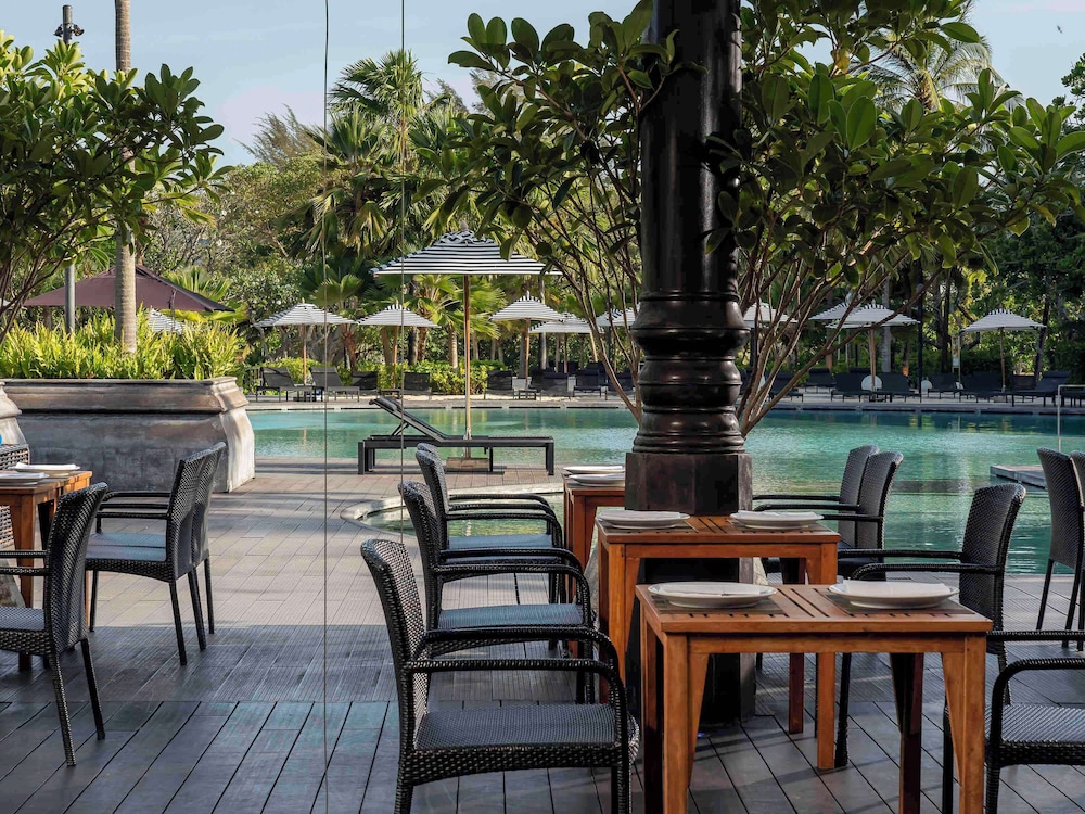 Pullman Phuket Karon Beach Resort 65/80