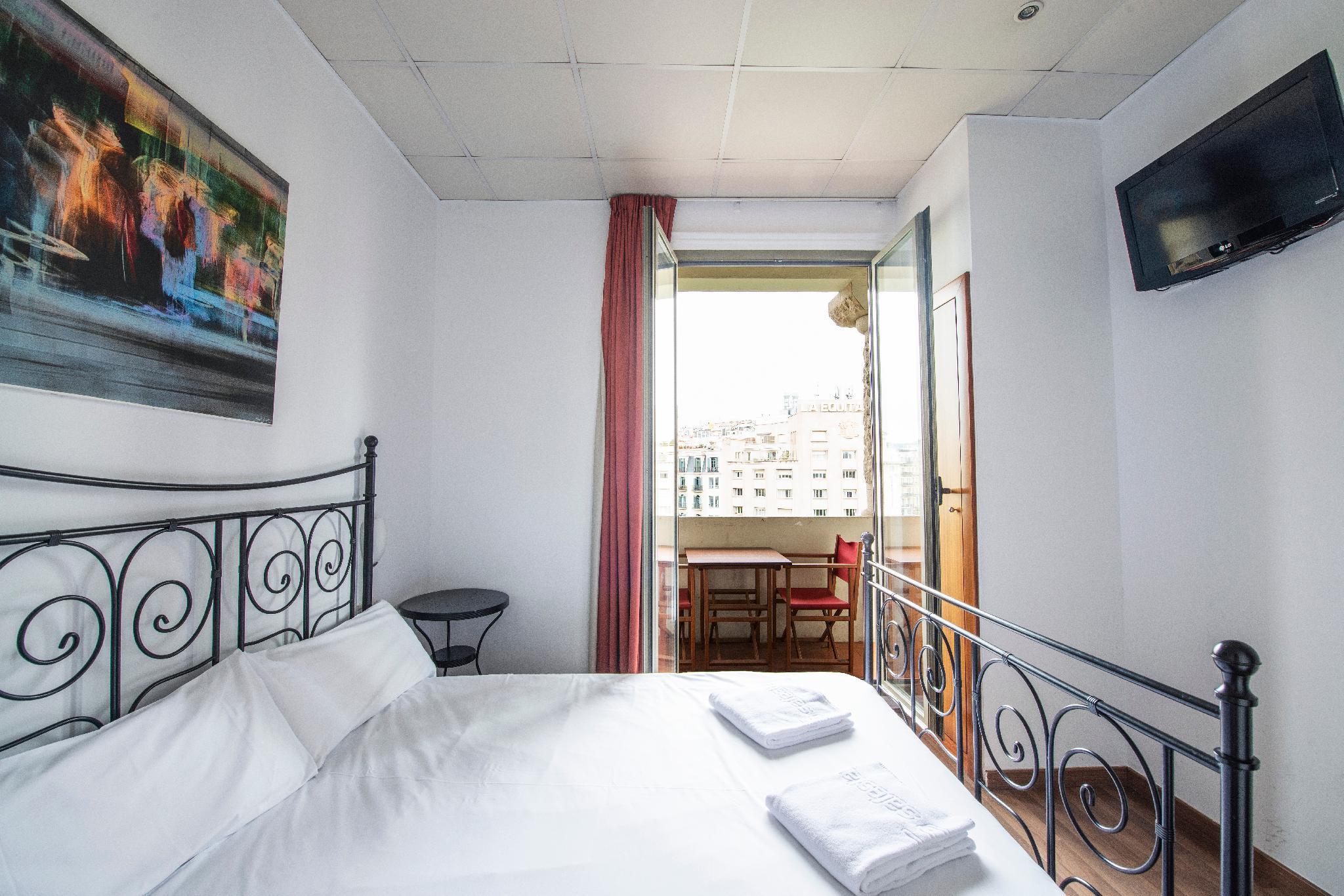 Private, 10 Beds