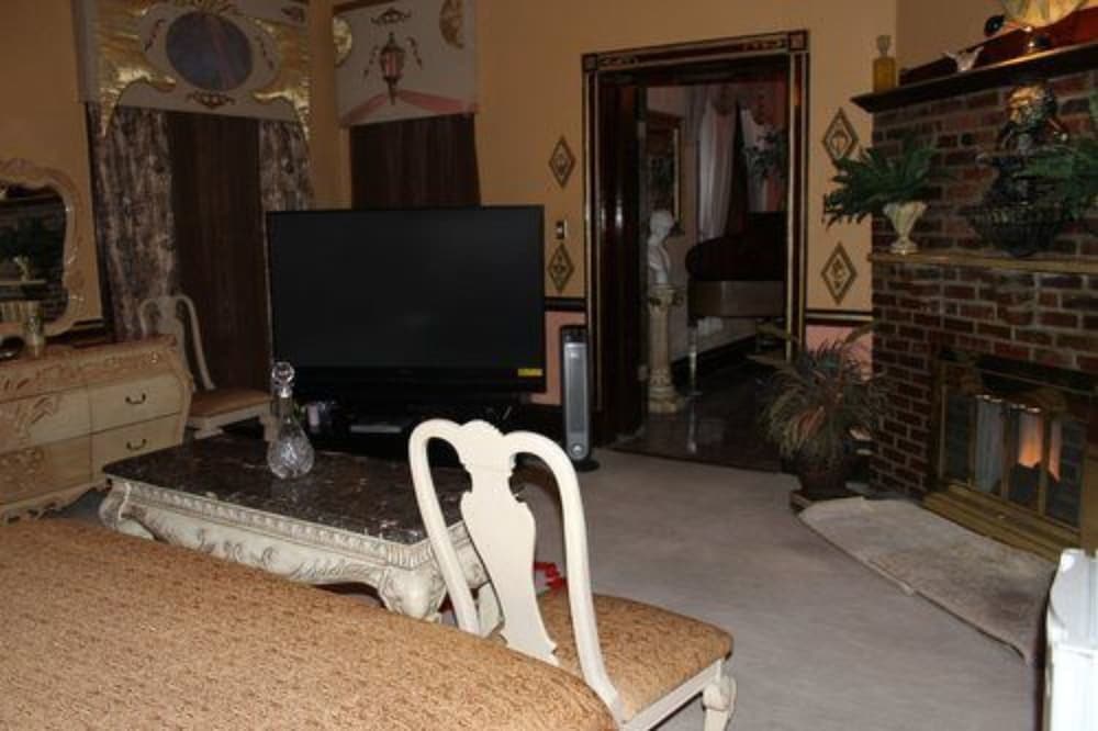 Central West end Bed and Breakfast 32/37