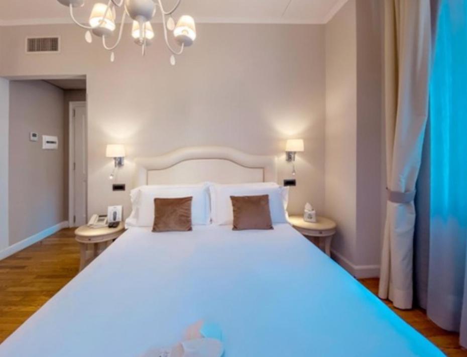 جناح جونيور، Hotel Sant'andrea 2/8