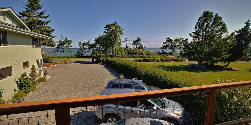 GreenHouse Inn by the Bay 57/62