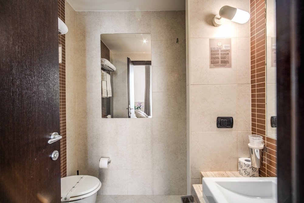 Everest Inn Rome 50/58