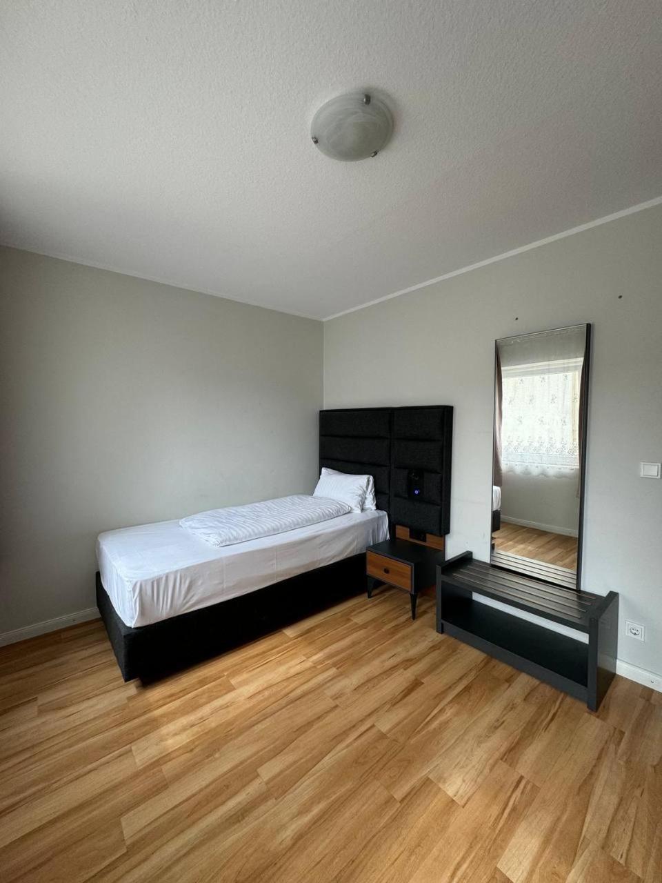 Room, Single