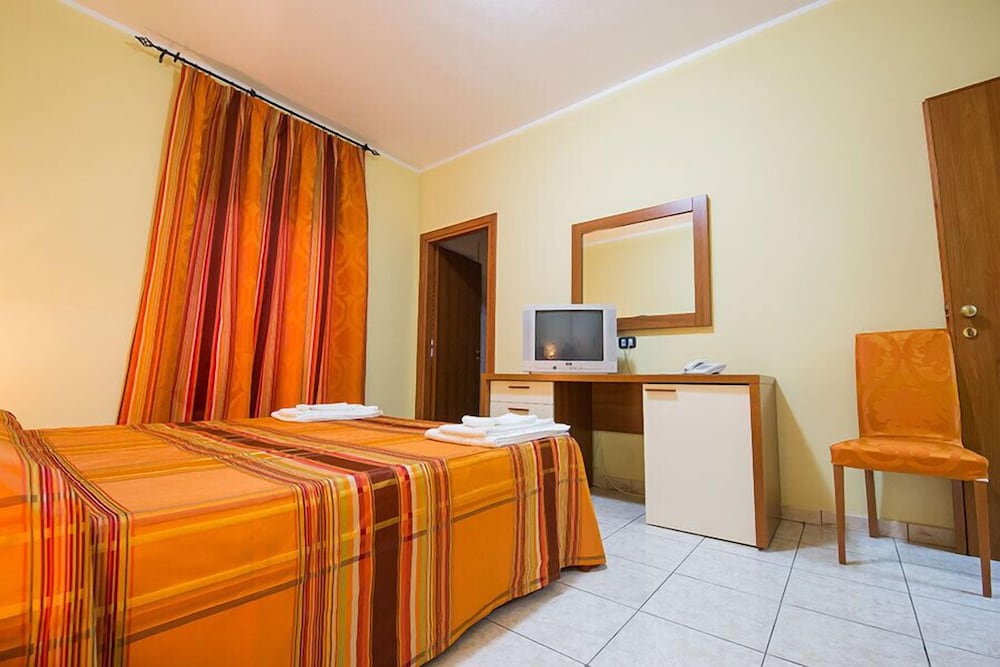 Room, Double Bed