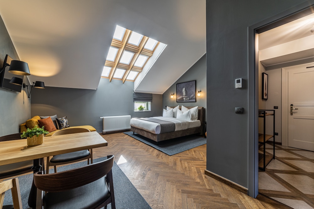 The Viaduct - Suites & More 52/60