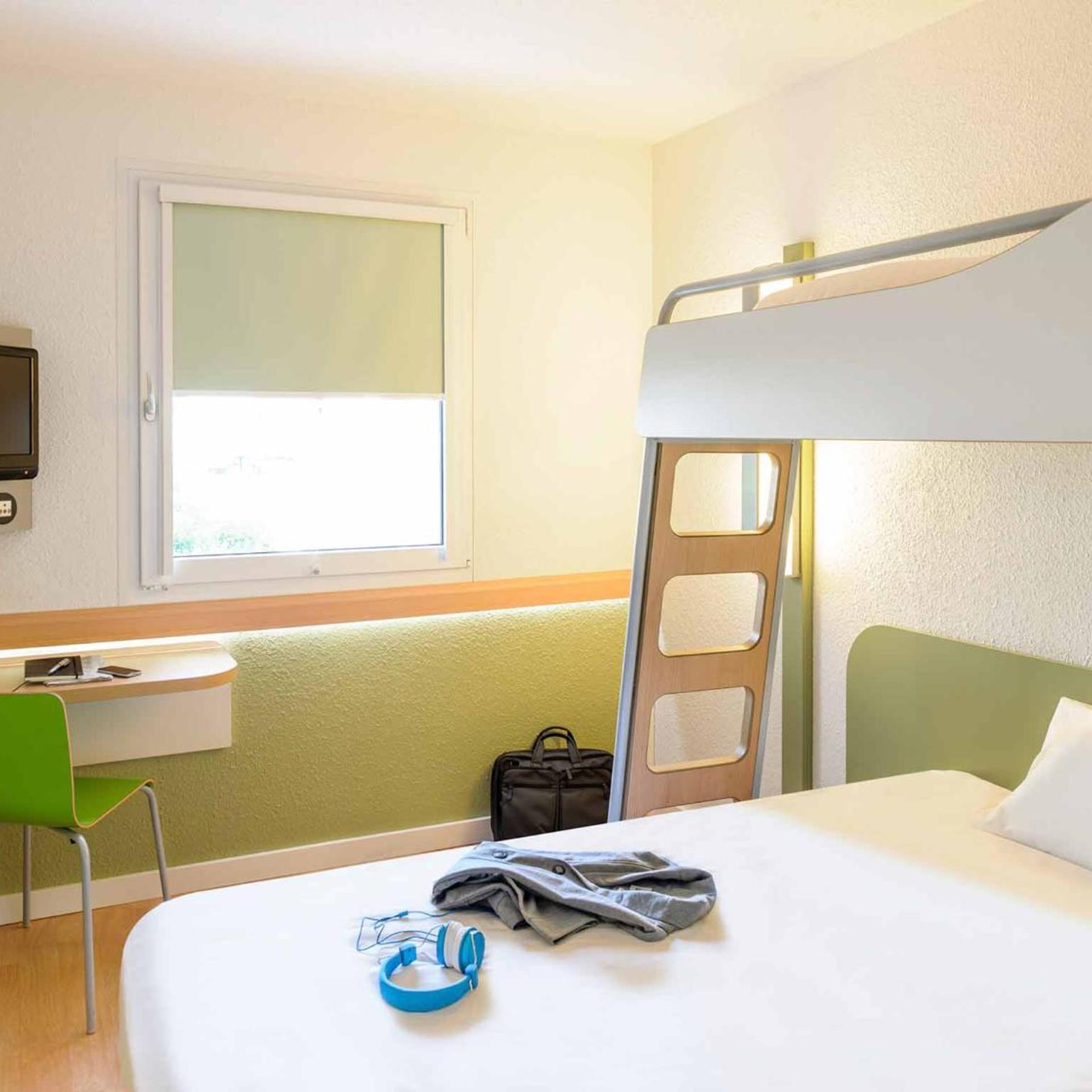 Room, Single, Bunk Bed, Queen Bed، ibis budget Enfield 4/12