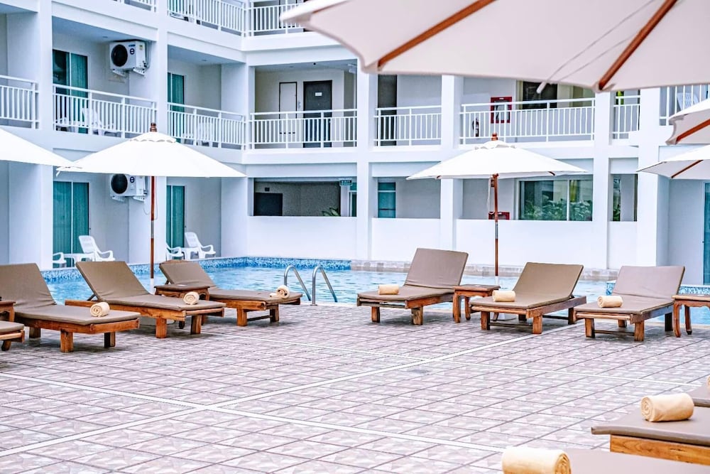 Chanalai Hillside Resort 72/74