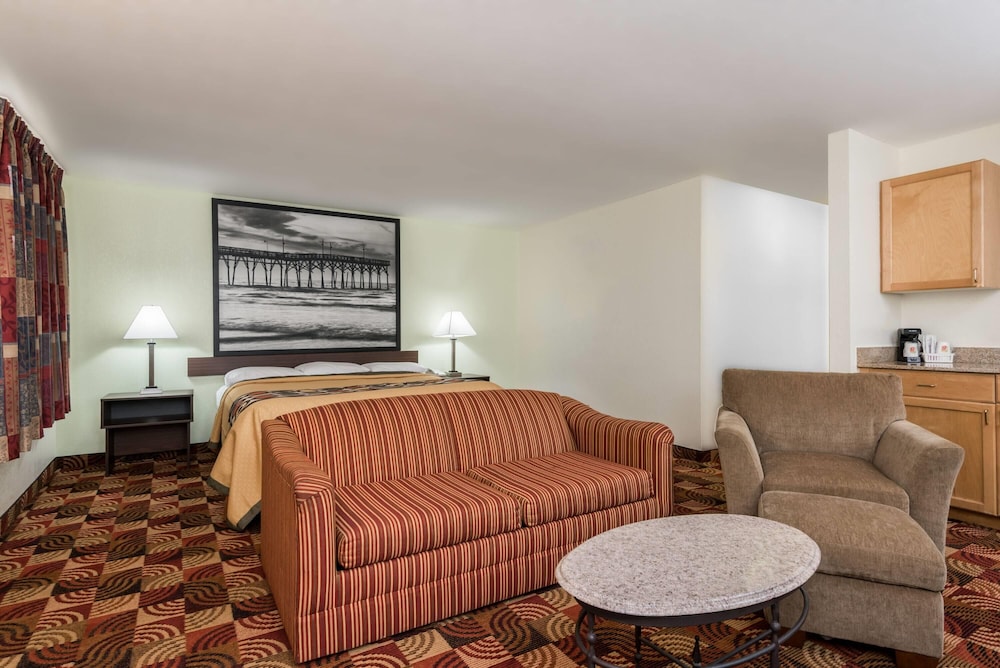 Super 8 by Wyndham Fayetteville 22/39