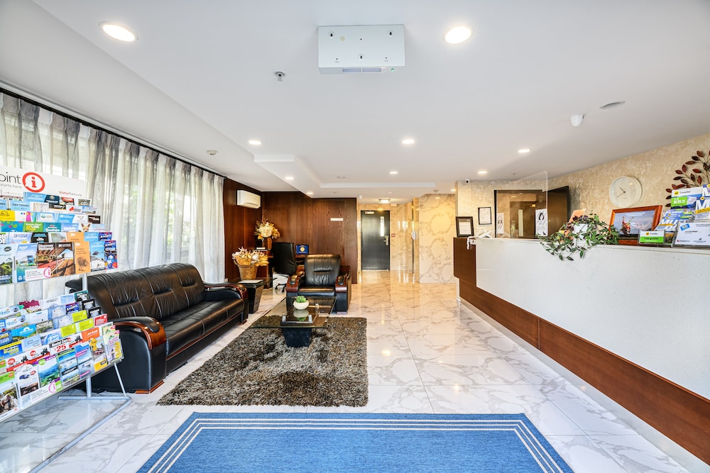 Quality Suites Alexander Inn 10/54