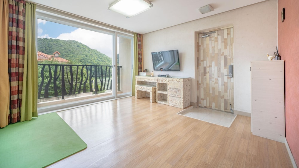 Gapyeong Apple Lodge Pension 42/50