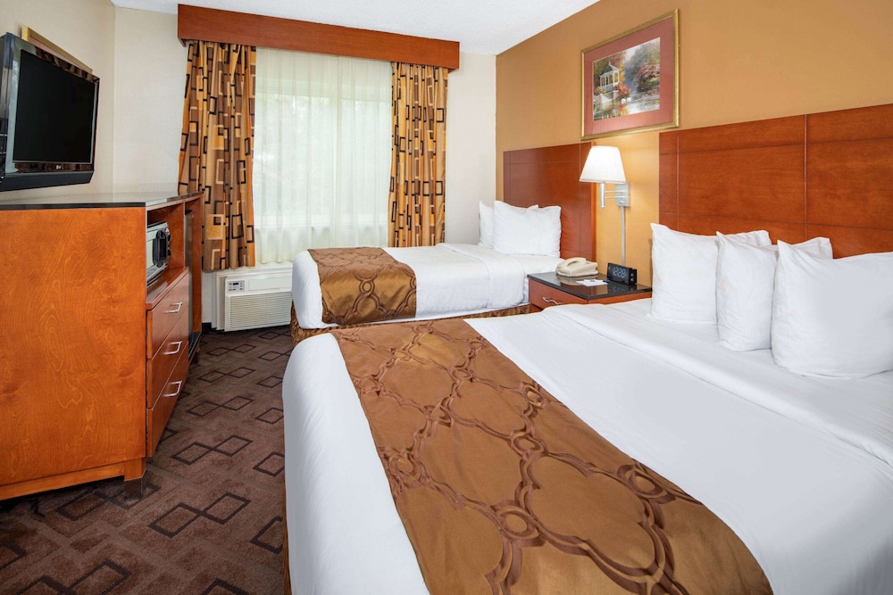 Travelodge By Wyndham Burbank-Glendale 16/28
