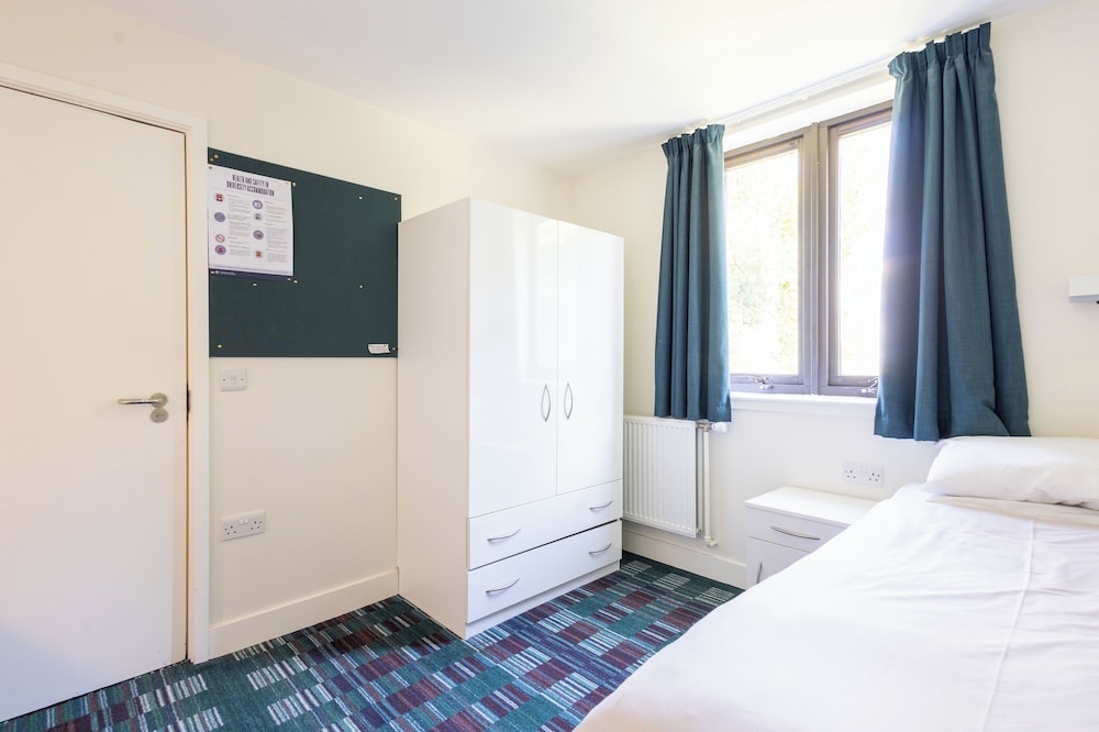 Pollock Estate - Summer Accommodation 10/56