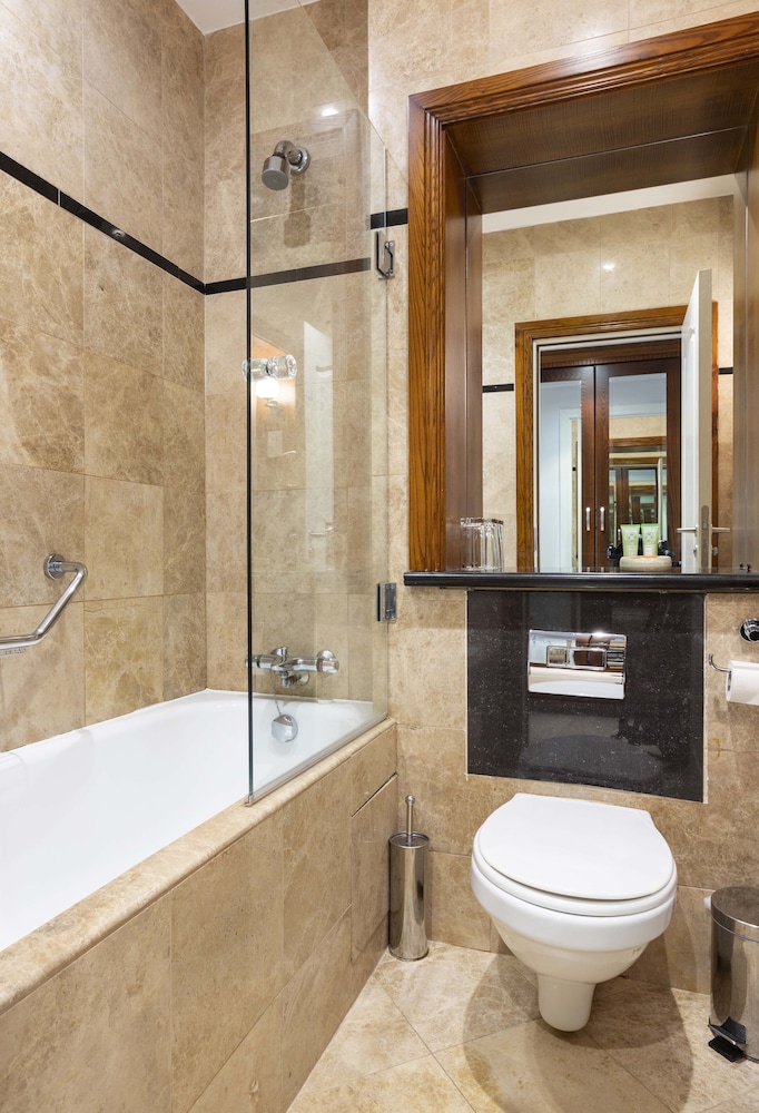The Schull Harbour Hotel 54/56