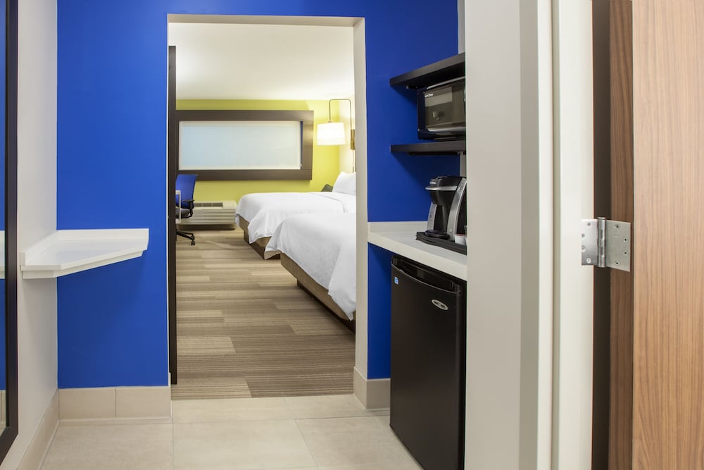 Holiday Inn Express Hotel And Suites Boston Marlboro 23/63