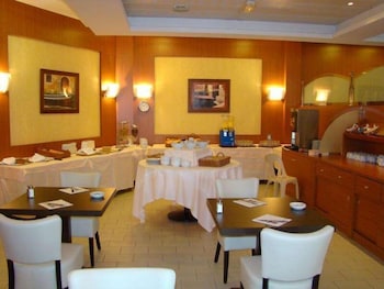 Brit Hotel Du Lac 30/43
