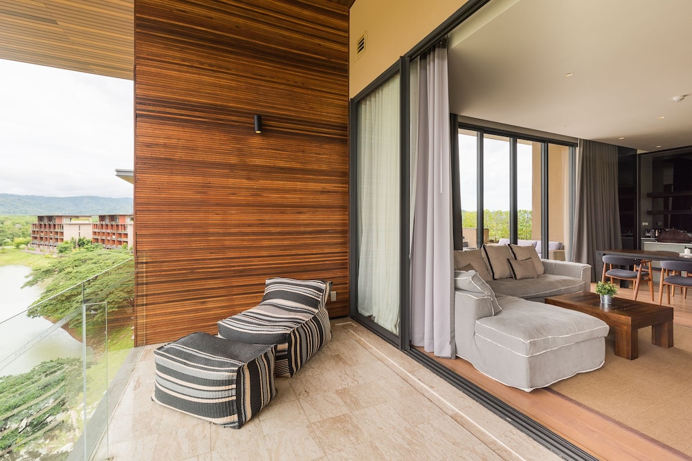 Atta Lakeside Resort Suite 50/81