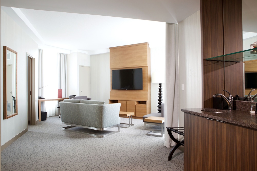 Grey Eagle Resort 35/80