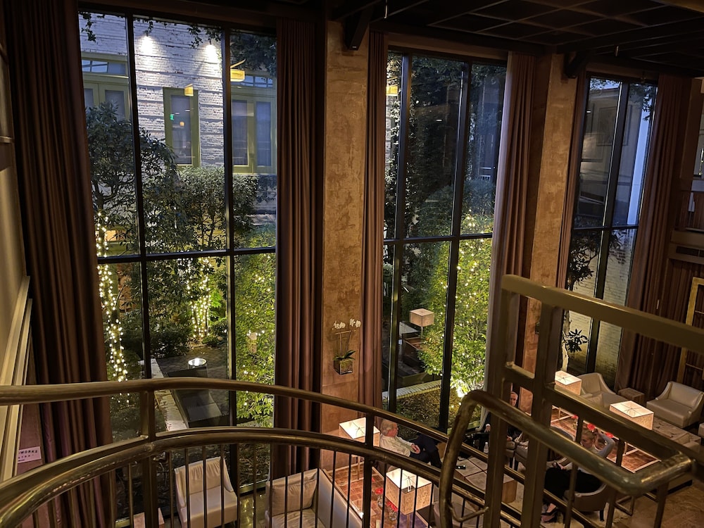 Proximity Hotel 25/71