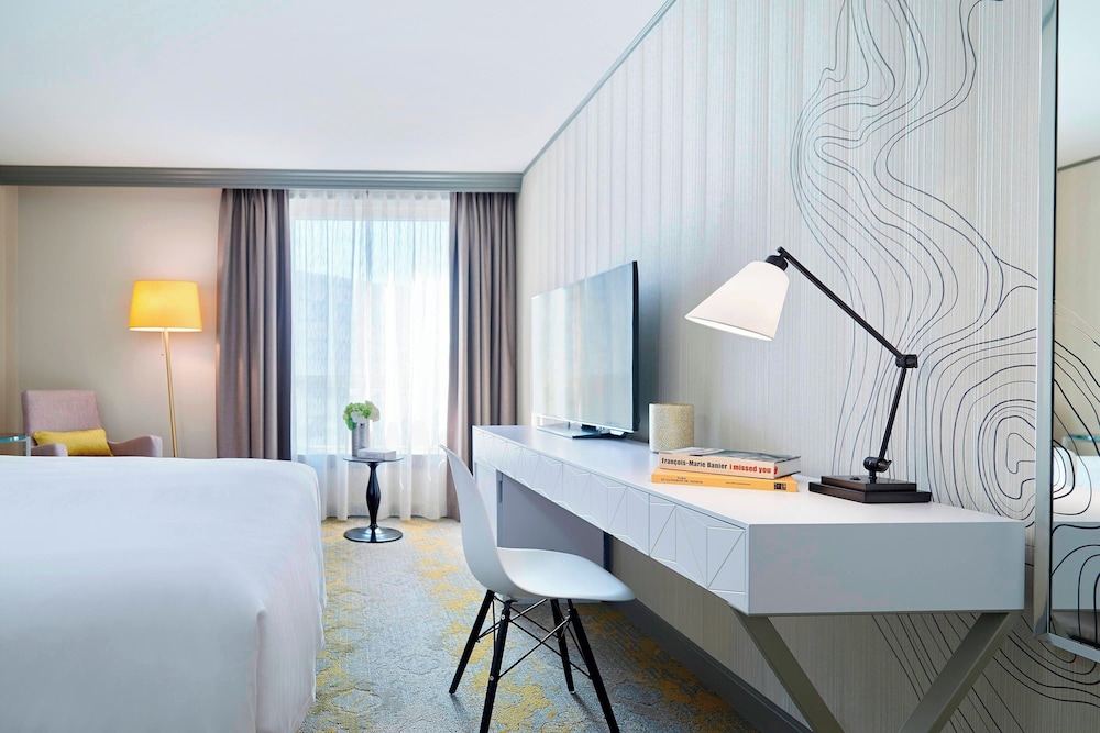 Room at RENAISSANCE PARIS LA DEFENSE HOTEL, PARIS