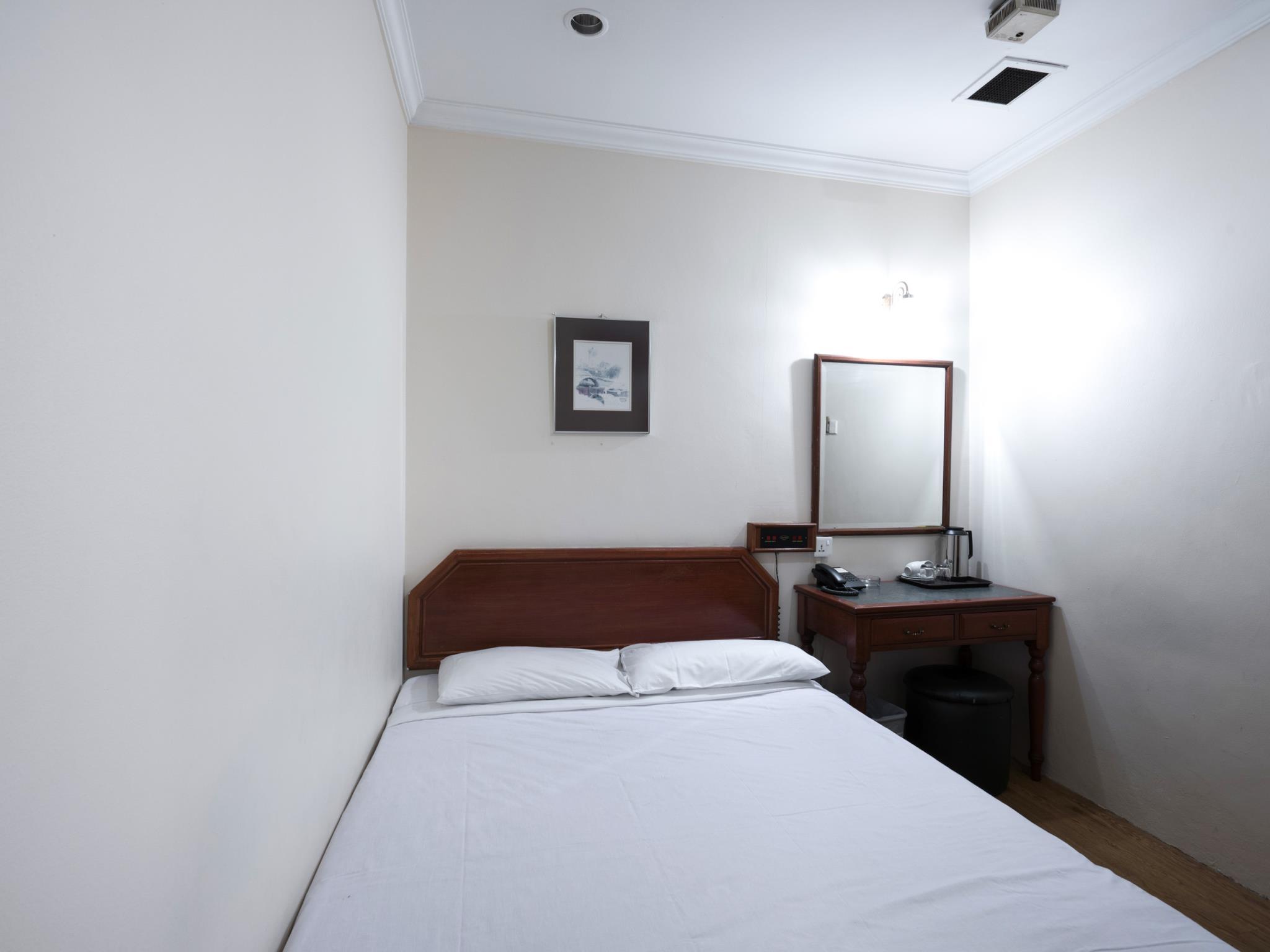 Room, Double Bed, No Window