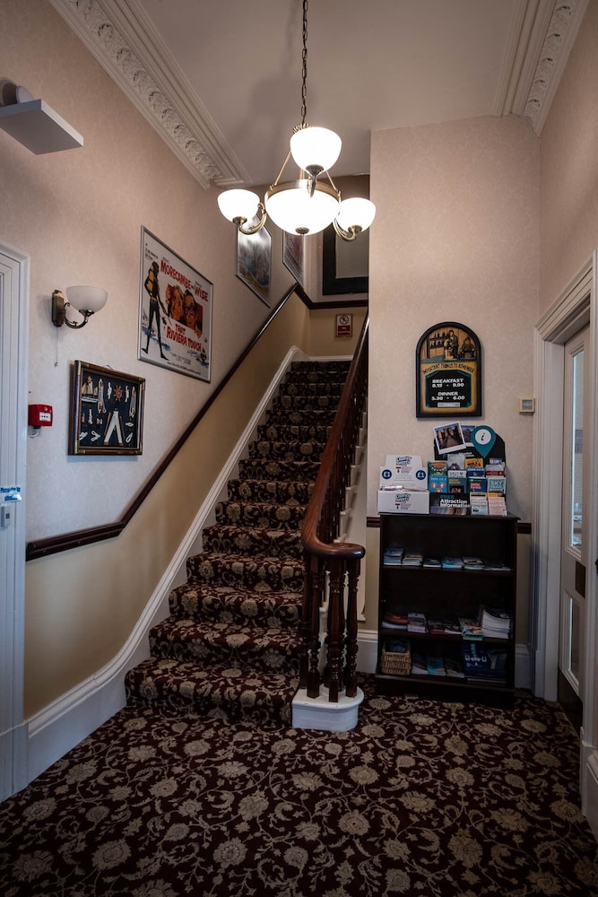 Raincliffe Hotel 34/50