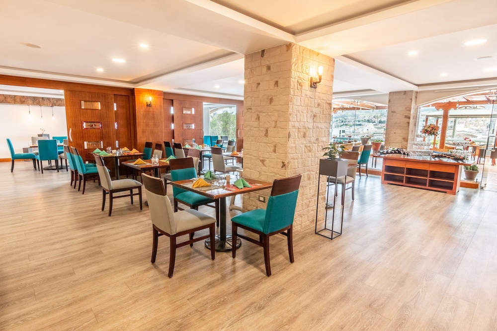 Sonesta Hotel Loja 62/70