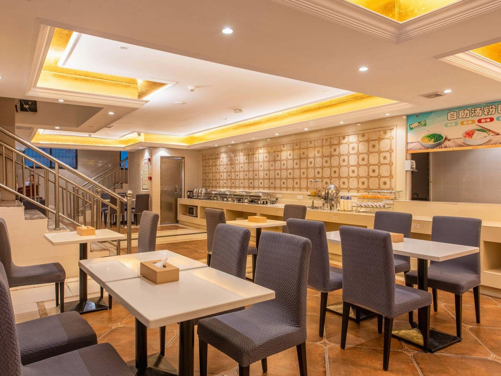 Vienna Hotel (Guangzhou railway station & Xiaobei subway station) 41/48