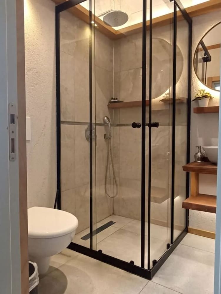 غرفة قياسية بسرير مزدوج بإطلالة على البحر، M Suite Hotel 9/10