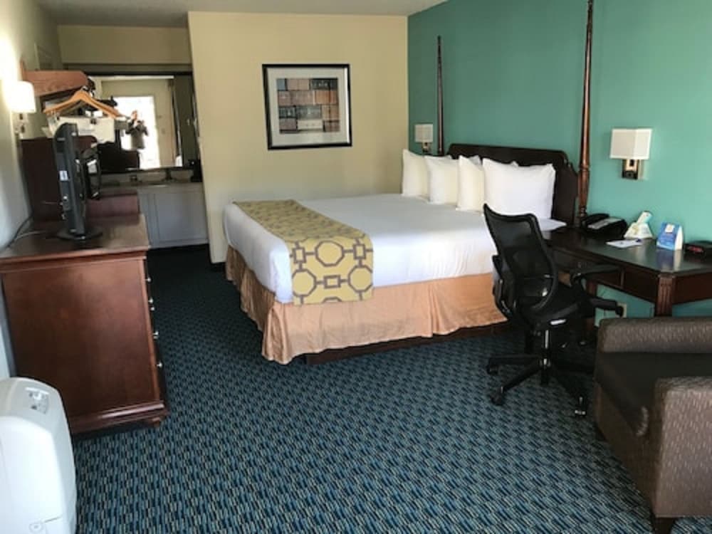 Baymont by Wyndham Florence, SC 15/23