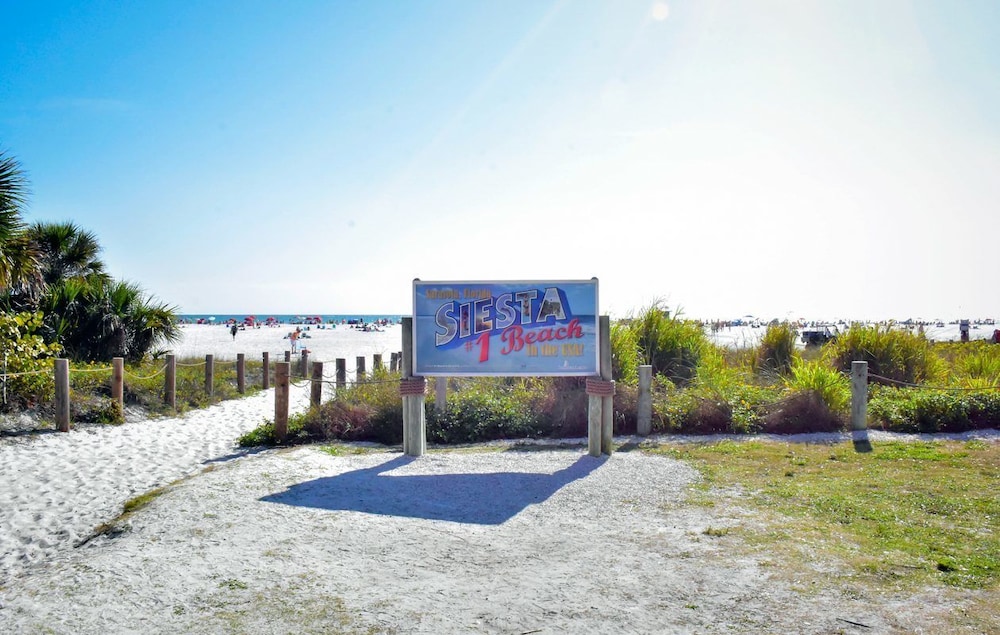 Super 8 By Wyndham Sarasota Near Siesta Key 7/29