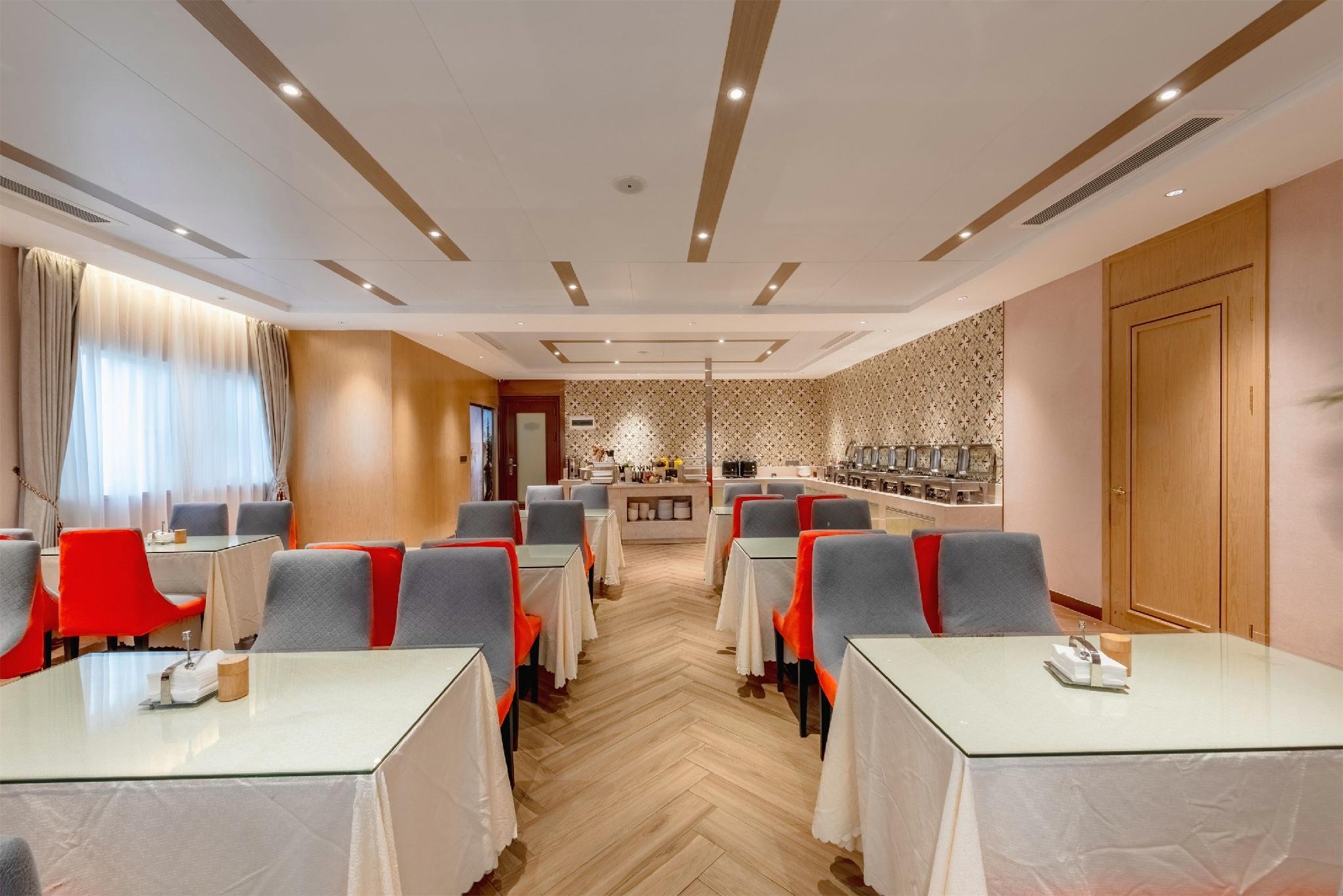 Vienna Hotel (Shenzhen Longsheng Metro Station) 36/41