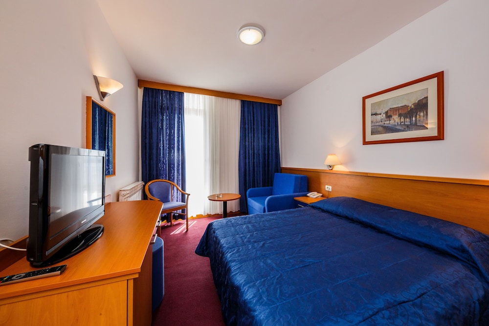 Hotel Medena Block A 12/50