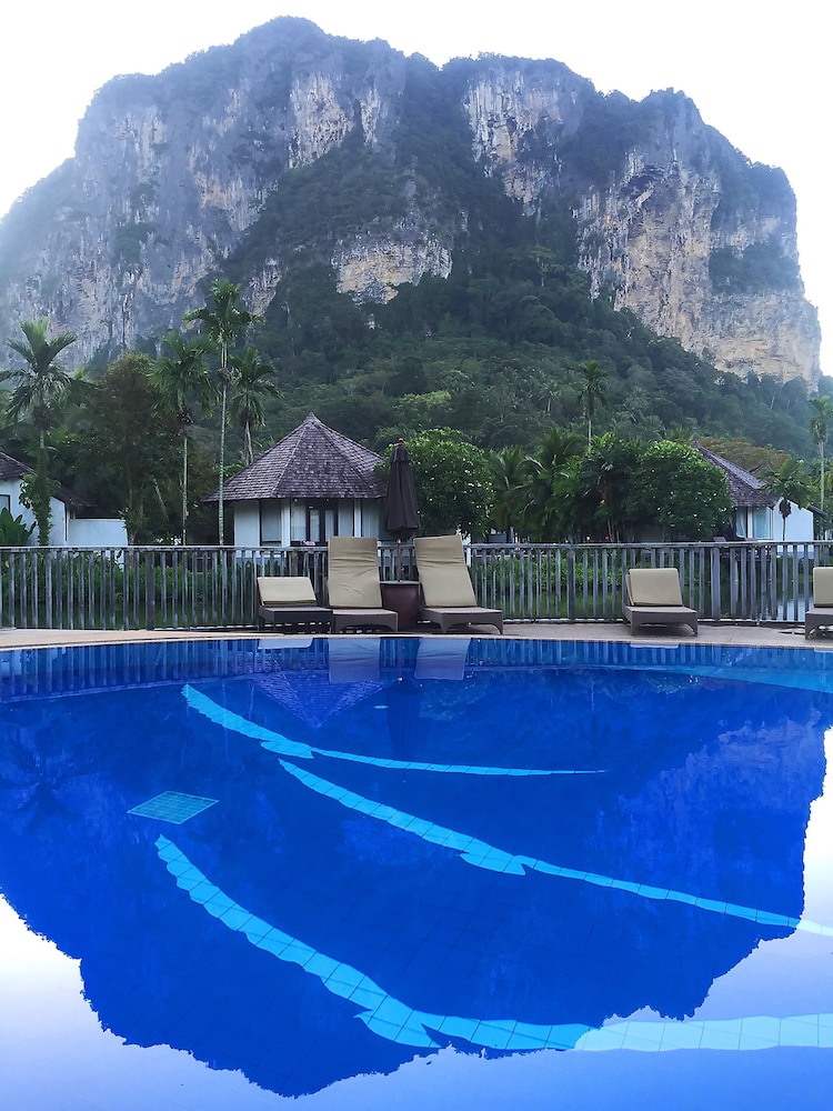 Peace Laguna Resort and Spa 25/50