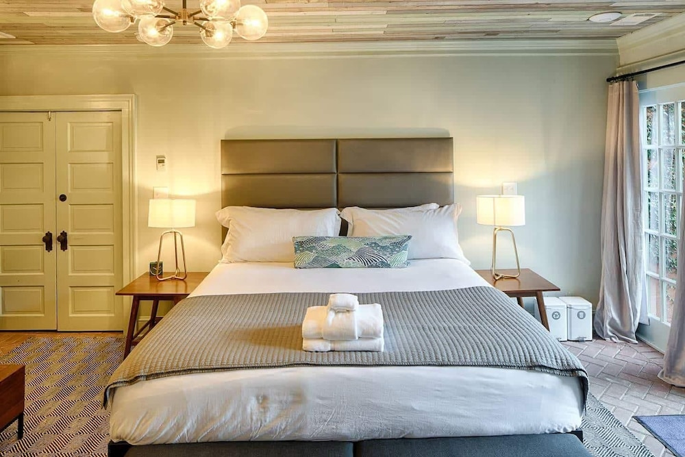 Plus, King Bed, Sofa