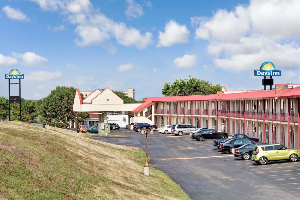 Days Inn by Wyndham Knoxville West 14/17