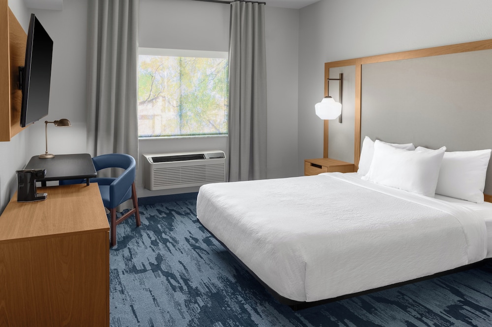 Fairfield Inn Suites San Francisco San Carlos 11/50