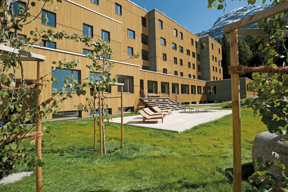 Youth Hostel 5/63