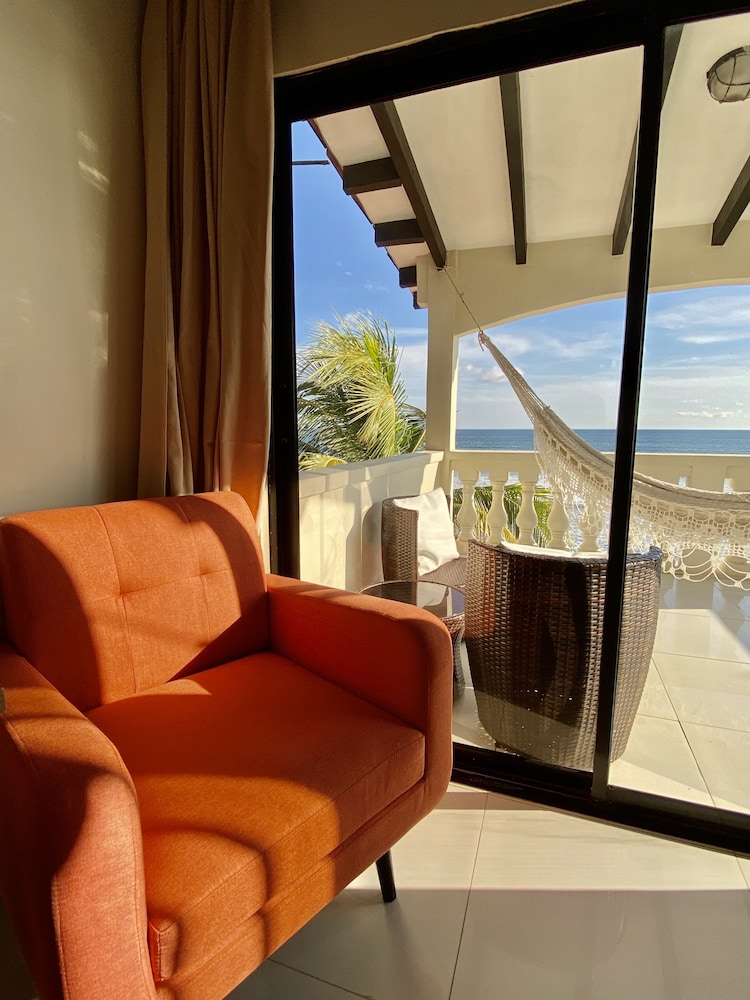 Vista Las Olas Surf Resort 19/30