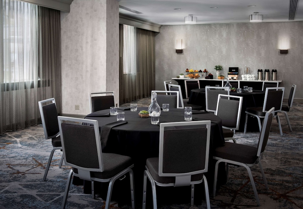 Embassy Suites by Hilton Bethesda Washington DC 48/51