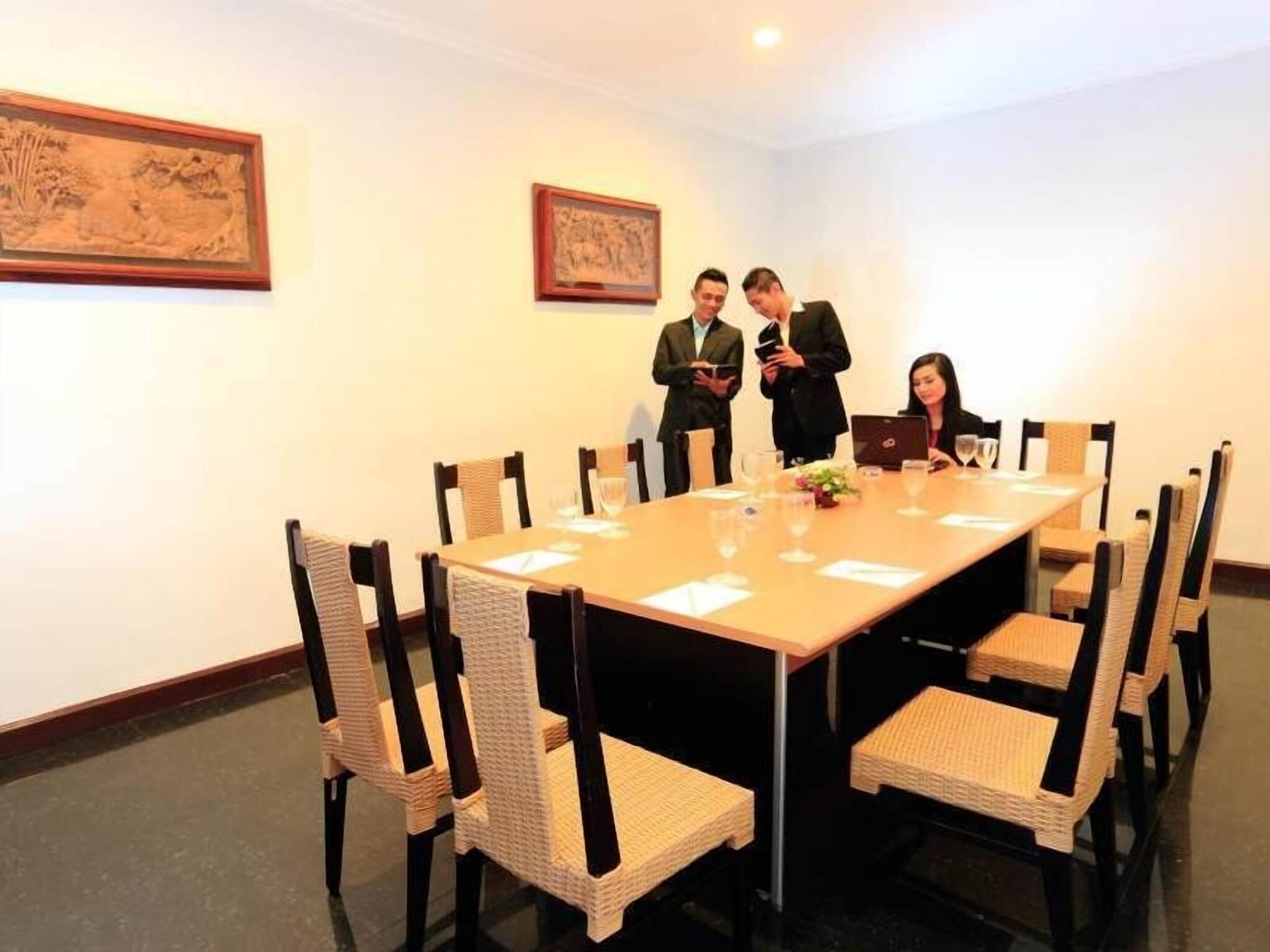 Hotel Merdeka Kediri 12/20