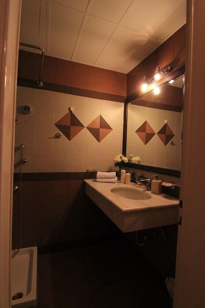 ACHILLION HOTEL 42/42